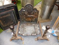 A GOOD QUALITY CAST IRON SMALL FIRE BACK DECORATED WITH LION PASSANT BENEATH THISTLE, A FIRE GRATE