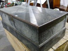 AN EARLY VICTORIAN OAK BLANKET BOX. 97 x 49 x 35cms.