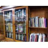 A LARGE COLLECTION OF BOOKS AND PUBLICATIONS RELATING TO FINE ARTS AND ARTISTS, PAINTINGS, ANTIQUES,