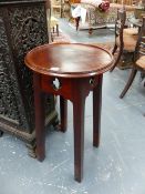 A 19th.C.MAHOGANY URN STAND WITH CIRCULAR TRAY TOP OVER GOTHIC PIERCED FRIEZE ON SQUARE TAPERED