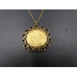 A 1922 PERTH MINT MARK FULL SOVEREIGN COIN FITTED IN A 9ct GOLD PENDANT MOUNT AND SUSPENDED ON A 9ct