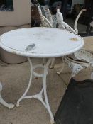 AN ANTIQUE FRENCH WHITE PAINTED WROUGHT IRON BISTRO TABLE WITH SCROLL SUPPORTS. TOP Dia.80cms.