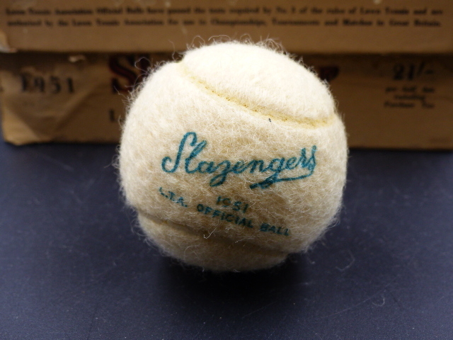 A FULL BOX OF 1950'S SLAZENGER TENNIS BALLS, THE LID OF THE BOX BEARING AN INDISTINCT SIGNATURE. - Image 10 of 10