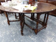 A BESPOKE GEO.III. STYLE OAK DROP LEAF DINING TABLE WITH FOUR GATELEG SUPPORTS ON TURNED LEGS AND