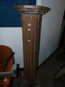 A CARVED AND PAINTED COLUMN FORM PEDESTAL WITH OCTAGONAL TOP ABOVE FLUTED SHAFT AND PLINTH BASE. H.