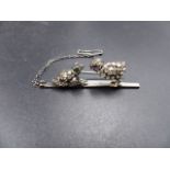 A PRECIOUS WHITE METAL (TESTS AS GOLD) FROG AND CHICK DIAMOND SET BROOCH. OLD CUT DIAMONDS ARE