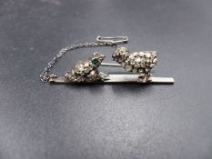 A PRECIOUS WHITE METAL (TESTS AS GOLD) FROG AND CHICK DIAMOND SET BROOCH. OLD CUT DIAMONDS ARE