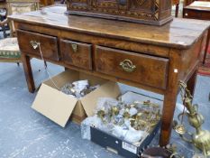 A 19th.C.FRENCH OAK FARMHOUSE TABLE WITH THREE FRIEZE DRAWERS ON SQUARE LEGS.