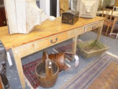 A LARGE 19TH CENTURY PINE KITCHEN/ SCULLERY TABLE ON 5 SQUARE TAPERED LEGS WITH TWO SIDE DRAWERS