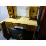 AN EDWARDIAN PINE DRESSING TABLE ON SQUARE LEGS WITH BRASS CASTORS WITH MIRROR OVER. 106 x 53 x H.