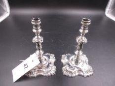 A PAIR OF SILVER HALLMARKED GEORGIAN STYLE CANDLESTICKS, DATED 1934 FOR GARRARD & CO, LONDON. H.