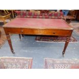 A VICTORIAN OAK LIBRARY TABLE WITH SINGLE LONG FRIEZE DRAWER ON TURNED LEGS WITH BRASS CASTORS,