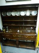 A GOOD 18th.C.OAK COUNTRY POTBOARD DRESSER WITH SILHOUETTE SHAPED FRONT SUPPORTS, THREE DRAWERS