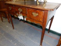 AN 18th.C.OAK LOWBOY SIDE TABLE WITH THREE DRAWERS ON TURNED LEGS WITH CLUB FEET. 102 x 54 x H.