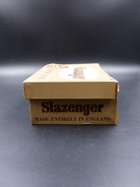 A FULL BOX OF 1950'S SLAZENGER TENNIS BALLS, THE LID OF THE BOX BEARING AN INDISTINCT SIGNATURE. - Image 6 of 10