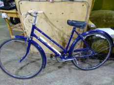 A VINTAGE RALEIGH WAYFARER BICYCLE.