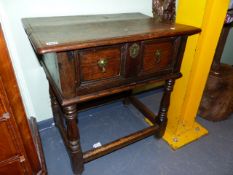 AN ANTIQUE 17th.C.STYLE OAK SIDE TABLE WITH DEEP FRIEZE DRAWER AND STRETCHER BASE. W.66cms.