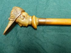 AN EARLY 20th.C. WALKING STICK WITH CARVED HORN HANDLE IN THE FORM OF A JOCKEY WITH CAP. L.92cms.