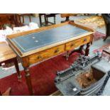 A VICTORIAN MAHOGANY WRITING TABLE WITH TOOLED LEATHER INSERT TOP OVER TWO DRAWERS ON TURNED LEGS.