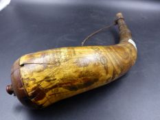 AN INTERESTING EARLY SCRIMSHAW WORKED POWDER HORN DECORATED WITH A ROYAL COAT OF ARMS ABOVE A