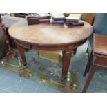 AN EDWARDIAN ADAMS STYLE DINING TABLE.