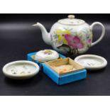 CHINESE PORCELAINS TO INCLUDE A TEA POT, A PAIR OF PICKLE DISHES AND A BROCADE BOXED SEAL INK BOX.