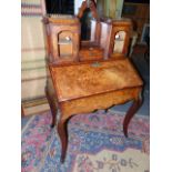 AN ENGLISH VICTORIAN MARQUETRY INLAID BURL WALNUT WRITING DESK IN THE FRENCH TASTE, MIRROR BACK