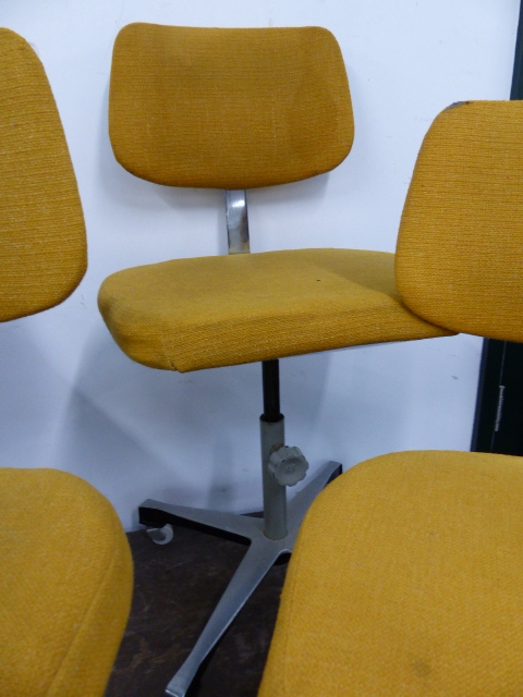 THREE MID CENTURY RETRO SWIVEL CHAIRS BY TANSAD AND ANOTHER BY PROFORM. (4) - Image 4 of 5