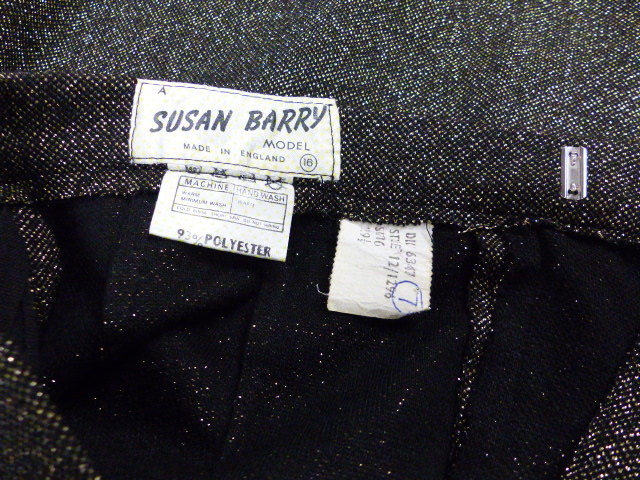 A GINA BACCONI LABELLED BLACK CULOTTES TOGETHER WITH OTHER LABELLED CLOTHING IN A SUITCASE. - Image 11 of 15