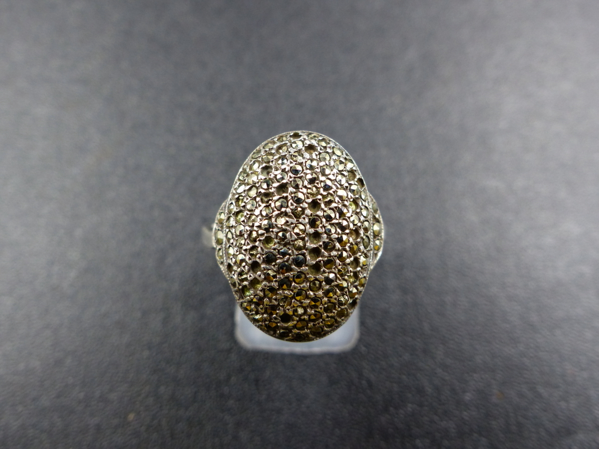 AN ART DECO YELLOW METAL RUBY RING. WEIGHT 3GRMS TOGETHER WITH A WHITE METAL MARCASITE PAVE SET - Image 2 of 9