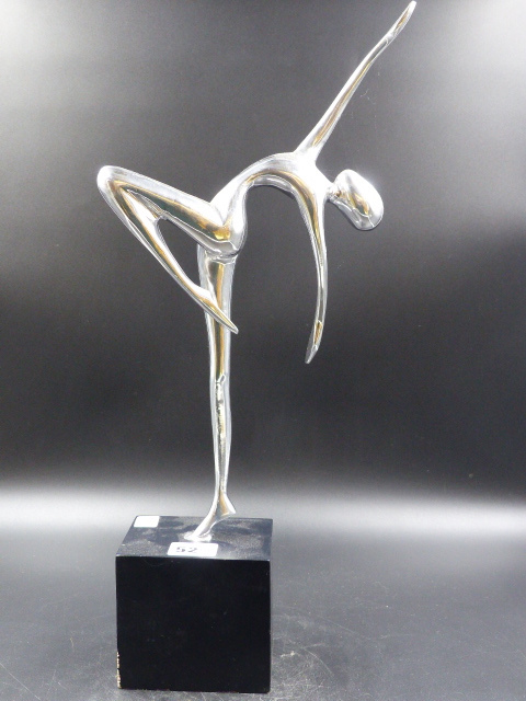 A METAL FIGURE OF AN ART DECO DANCER POSED ON ONE FOOT ON AN EBONISED PLINTH. H.44.5CMS. - Image 2 of 7