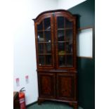 AN ANTIQUE DUTCH MARQUETRY FLOOR STANDING CORNER CUPBOARD WITH SHAPED TOP ABOVE GLAZED DOORS