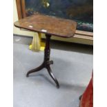 A REGENCY MAHOGANY LAMP TABLE WITH REEDED EDGE TOP AND TRIFID INCURVED LEGS. W.48 X H.72CMS.