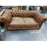 A GOOD QUALITY BUTTON UPHOLSTERED LEATHER CHESTERFIELD SETTEE. W.192CMS.