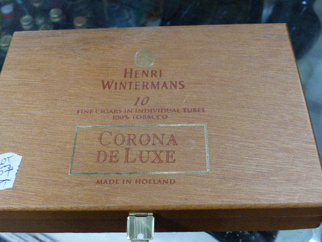 CIGARS. HENRI WINTERMANS A BOX OF 25 ROYALES, SEALED TOGETHER WITH A PART BOX OF CORONA DELUXE, A - Image 3 of 9