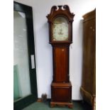 A LATE 18TH.C.OAK AND MAHOGANY CROSSBANDED CASED LONG CASE CLOCK WITH 8 DAY MOVEMENT, 14" PAINTED