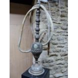 AN ANTIQUE EASTERN HOOKA PIPE / SHISHA PIPE. BRASS, COPPER AND NICKLE BODY WITH ENGRAVED AND PIERCED
