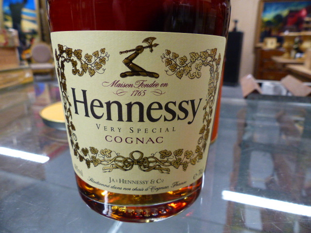 COGNAC. A BOTTLE OF HENESSY V S COGNAC, 70CL. - Image 3 of 4