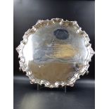A LARGE SILVER HALLMARKED INSCRIBED THREE FOOTED SALVER DATED 1928 BIRMINGHAM FOR MAPPIN & WEBB LTD.
