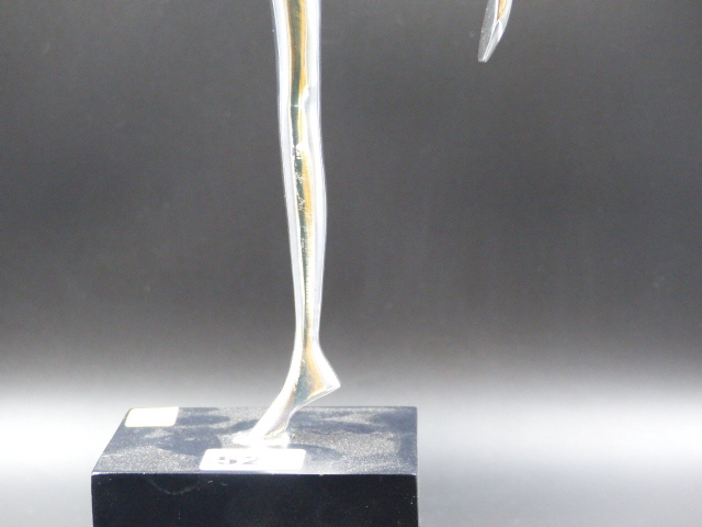 A METAL FIGURE OF AN ART DECO DANCER POSED ON ONE FOOT ON AN EBONISED PLINTH. H.44.5CMS. - Image 6 of 7