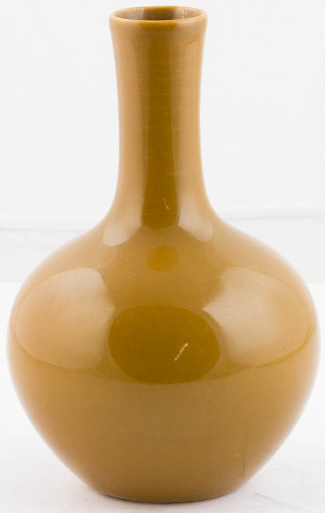 Brown-glazed bottle vase with blue and white six Chinese character mark on base, 6 3/4".