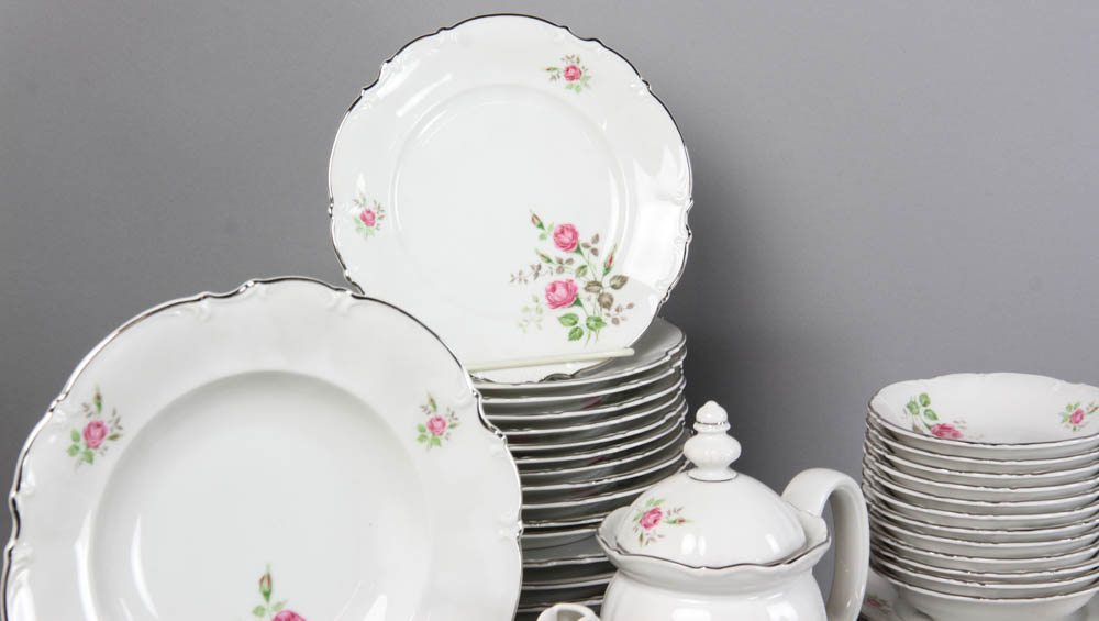 Hutschenreuther porcelain service for twelve, with extras, 'Noblesse' form with pink roses, to - Image 3 of 9