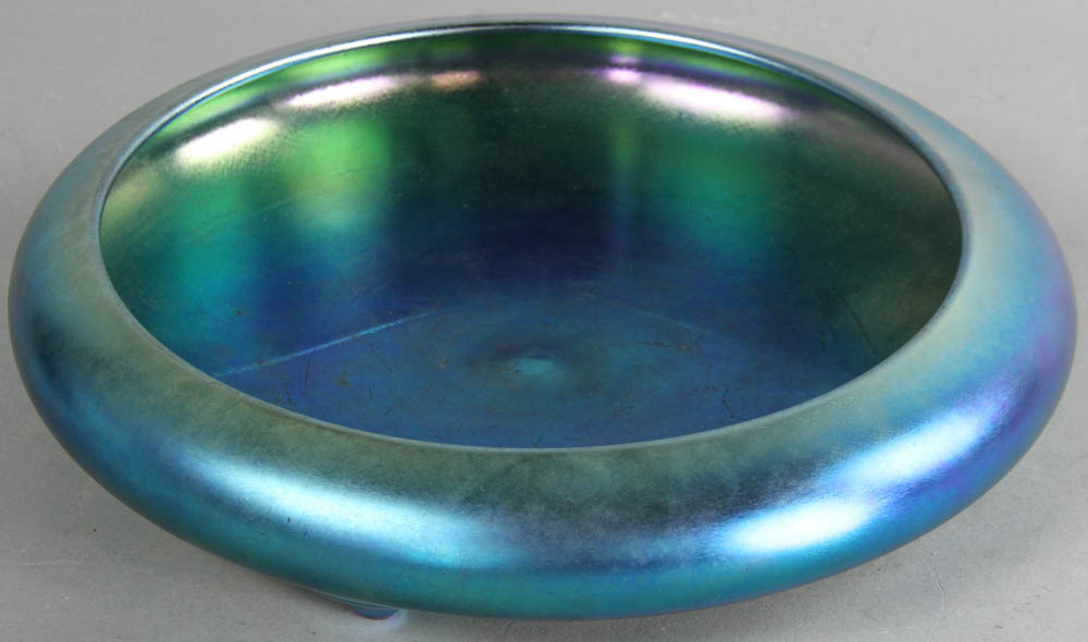 Steuben blue Aurene bowl, shape # 2586, 2 1/4" H x 10" diameter. Provenance: Manchester - Image 2 of 7
