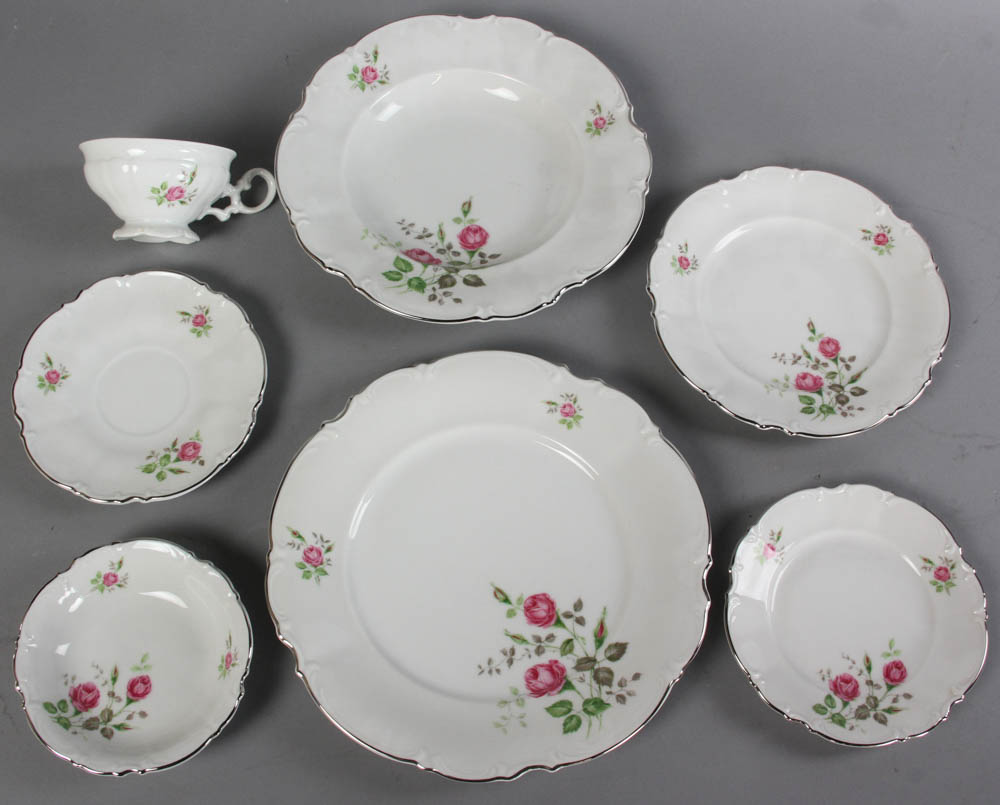 Hutschenreuther porcelain service for twelve, with extras, 'Noblesse' form with pink roses, to - Image 8 of 9