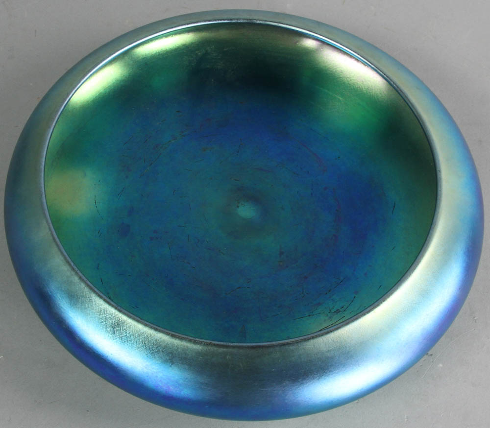 Steuben blue Aurene bowl, shape # 2586, 2 1/4" H x 10" diameter. Provenance: Manchester - Image 4 of 7