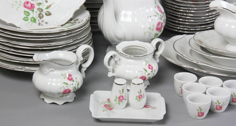 Hutschenreuther porcelain service for twelve, with extras, 'Noblesse' form with pink roses, to - Image 4 of 9