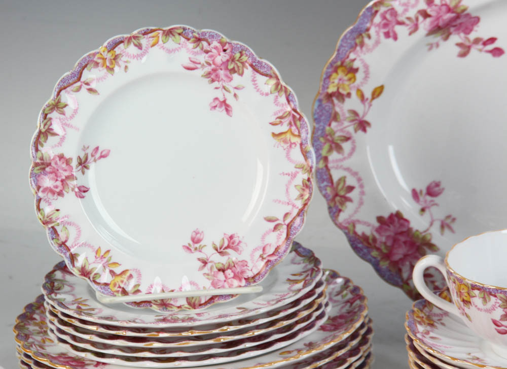 Copeland Spode "Irene" pattern china dinnerware including: (9) dinner plates, (6) salad plates, ( - Image 3 of 9
