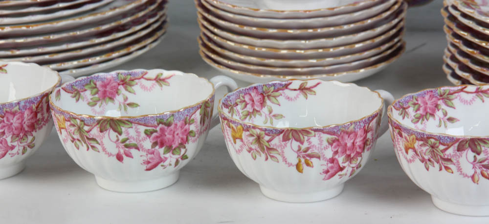 Copeland Spode "Irene" pattern china dinnerware including: (9) dinner plates, (6) salad plates, ( - Image 6 of 9