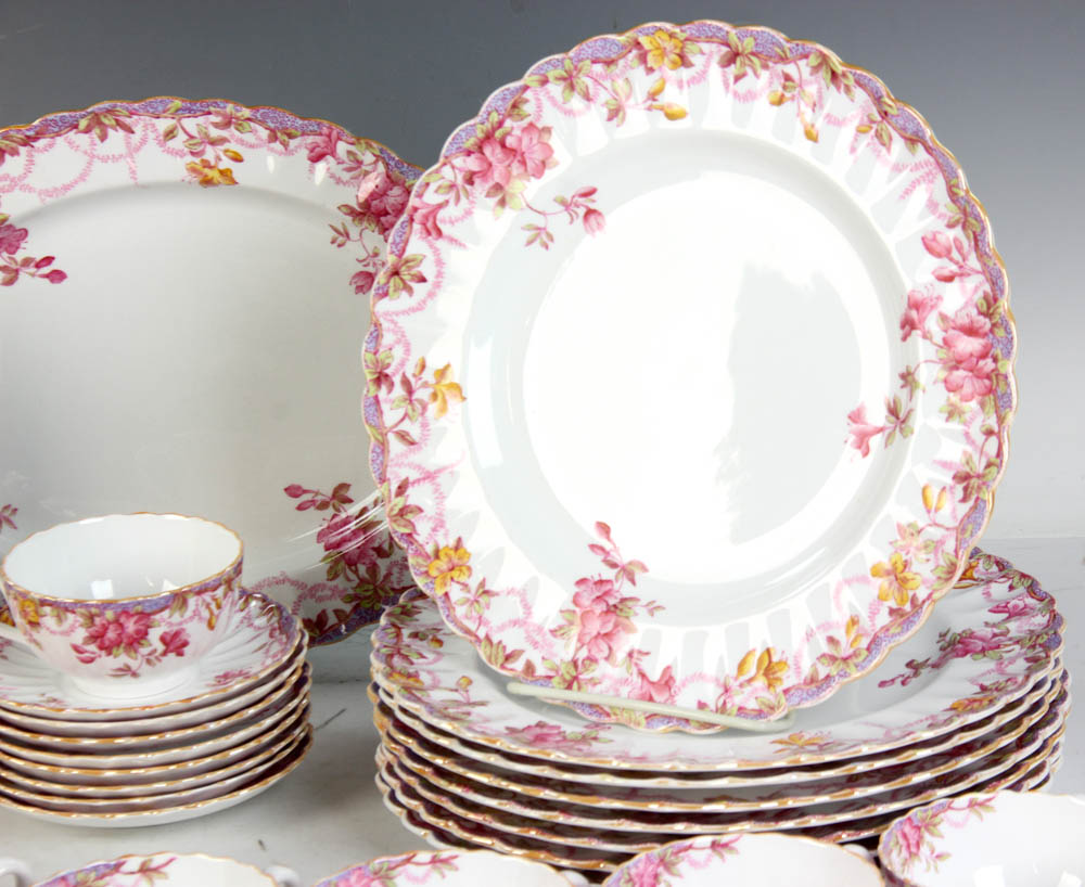 Copeland Spode "Irene" pattern china dinnerware including: (9) dinner plates, (6) salad plates, ( - Image 5 of 9