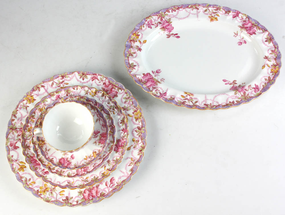 Copeland Spode "Irene" pattern china dinnerware including: (9) dinner plates, (6) salad plates, ( - Image 7 of 9